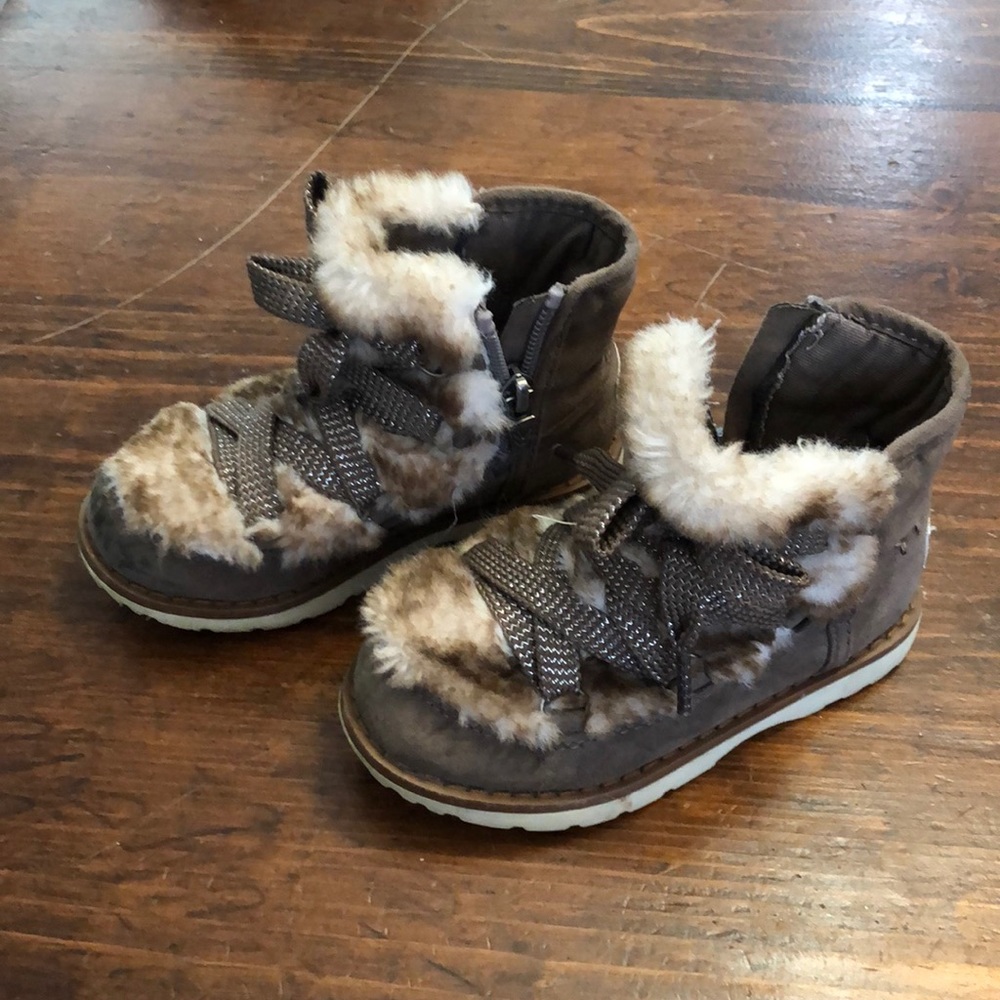 Dr. Scholl’s Fur Zip-up Booties